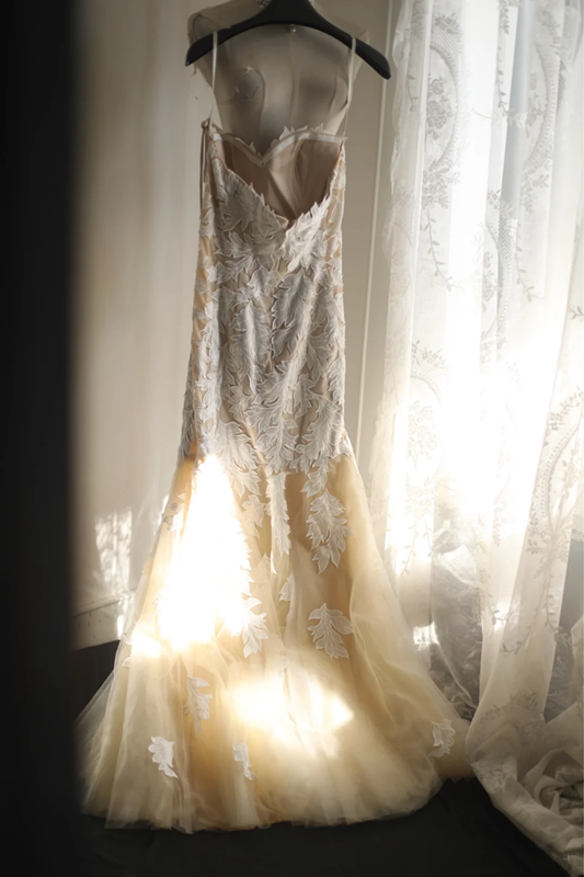 White halter-neck floral-stitched fitted waist, apricot-colored full skirt, bodycon long ball gown, bridal dress R6776