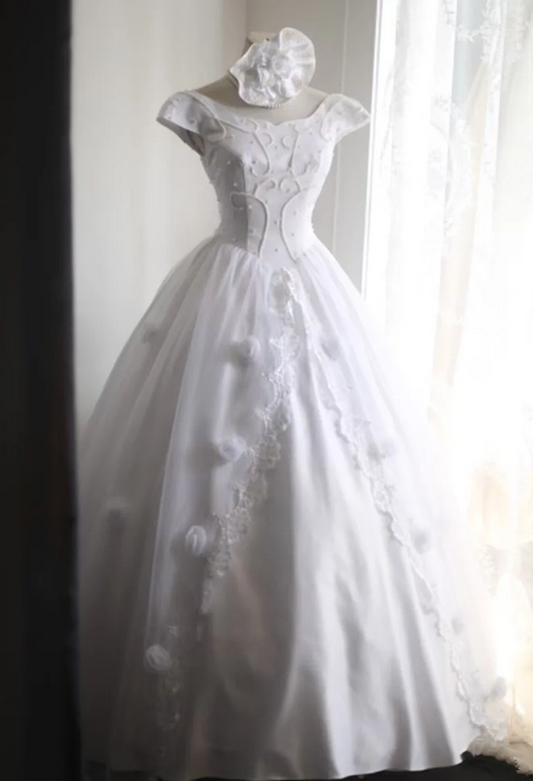 White beaded, fitted waist, classic and elegant long ball gown/bridal dress R6816