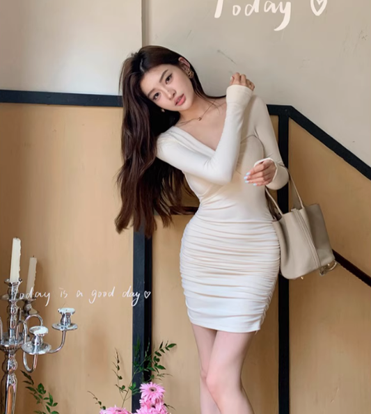 French knitted v-neck dress with elegant hip-hugging bottom and long-sleeved slim skirt R1543