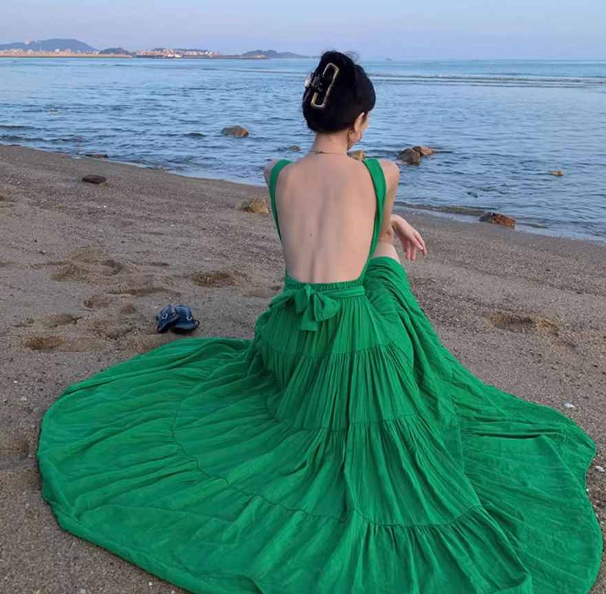 Backless V-neck swing dress new style slim seaside holiday beach dress atmosphere R1608