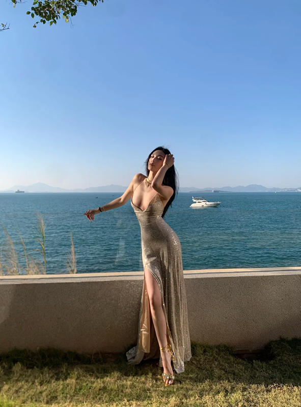 Champagne-colored sequined halter-neck fitted long sexy ball gown R8864