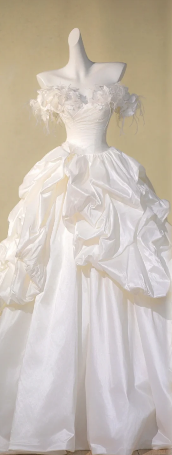 White one-shoulder floral neckline slim waist satin maxi bridal gown R5822