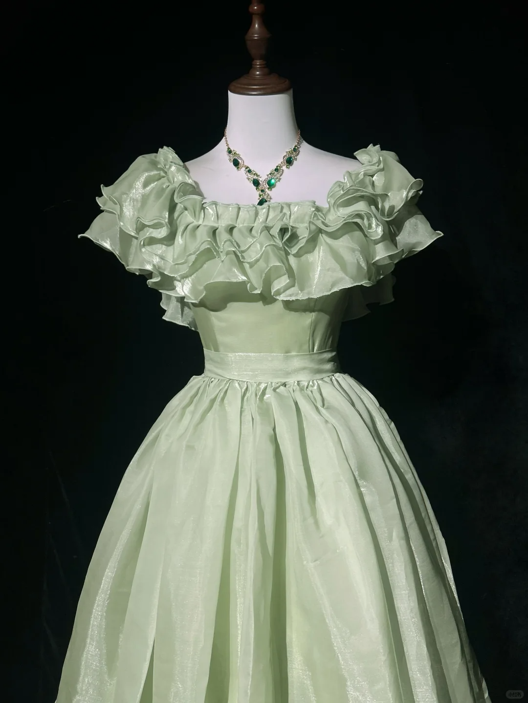Green ruffled neckline design waist slim fit puffy mid-length skirt homecoming dress R4925