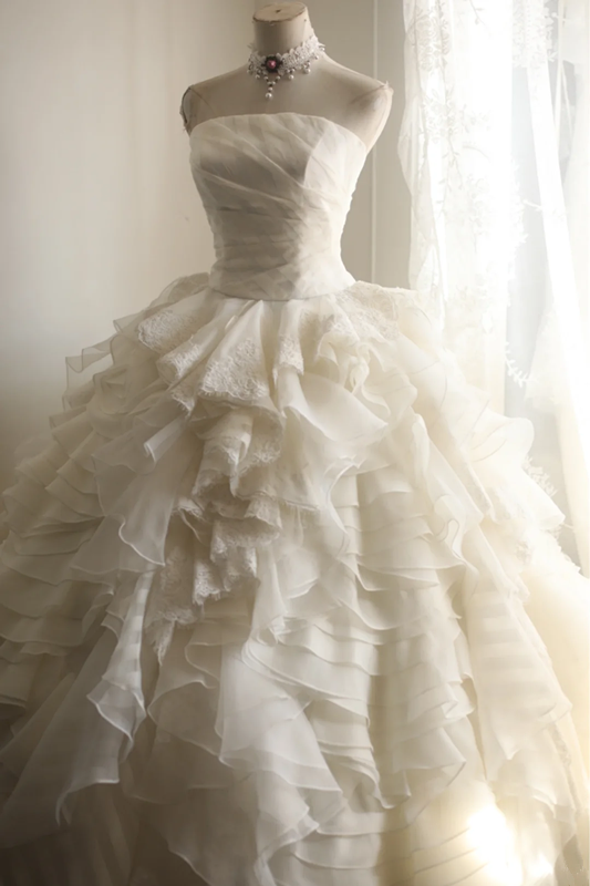 Ivory white strapless, fitted waist, full skirt, long ball gown, bridal dress R6777