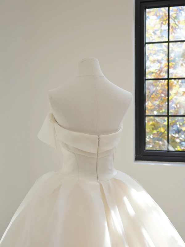 Off-white strapless fitted waist slim-fitting ball gown/bridal dress R8529