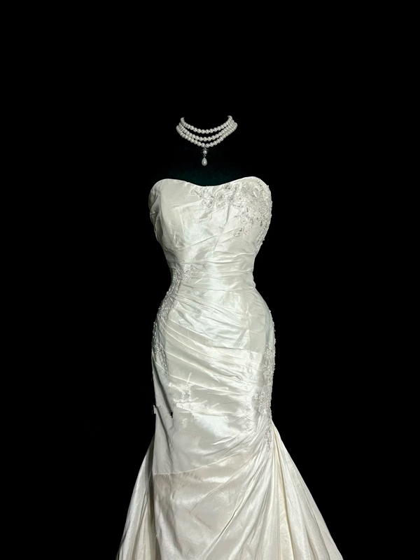 White strapless, fitted waist, pleated hip-hugging sexy long ball gown R6658