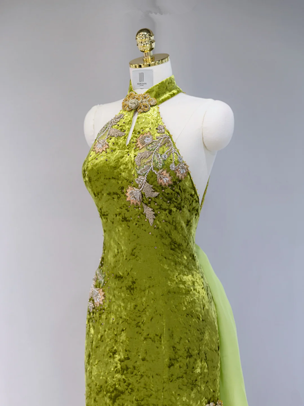 Green halter-neck, fitted waist, sexy long ball gown R9044