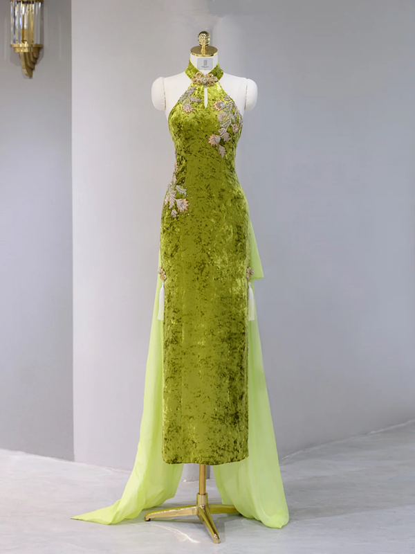 Green halter-neck, fitted waist, sexy long ball gown R9044