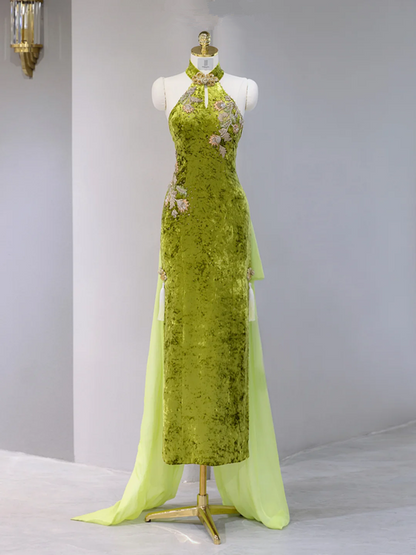 Green halter-neck, fitted waist, sexy long ball gown R9044