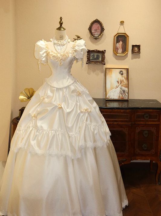 White fitted ball gown with a full skirt, perfect for a wedding R7170