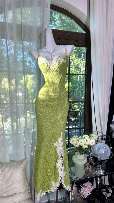 Light green lace halter-neck fitted bodycon long ball gown R6538