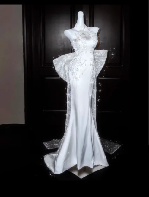 White Halterneck Fitted-Waist Slim-Fit Hip-Hugging Mermaid-Length Prom Dress R6498