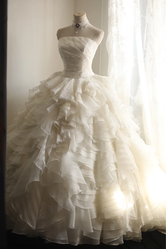 Ivory white strapless, fitted waist, full skirt, long ball gown, bridal dress R6777