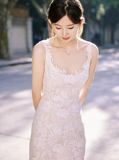 Fresh White Mermaid Square Wedding Dress with Lace Embroidery RS142