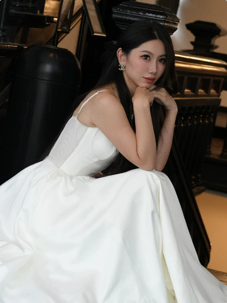 Minimalist French Chic White A-Line Spaghetti Straps Wedding Dress RS143