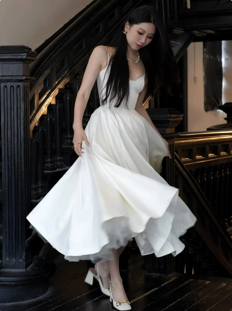Minimalist French Chic White A-Line Spaghetti Straps Wedding Dress RS143