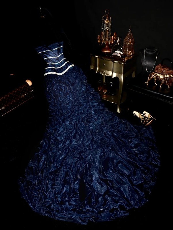 Navy blue strapless, fitted waist, alluring and sexy long ball gown R6938