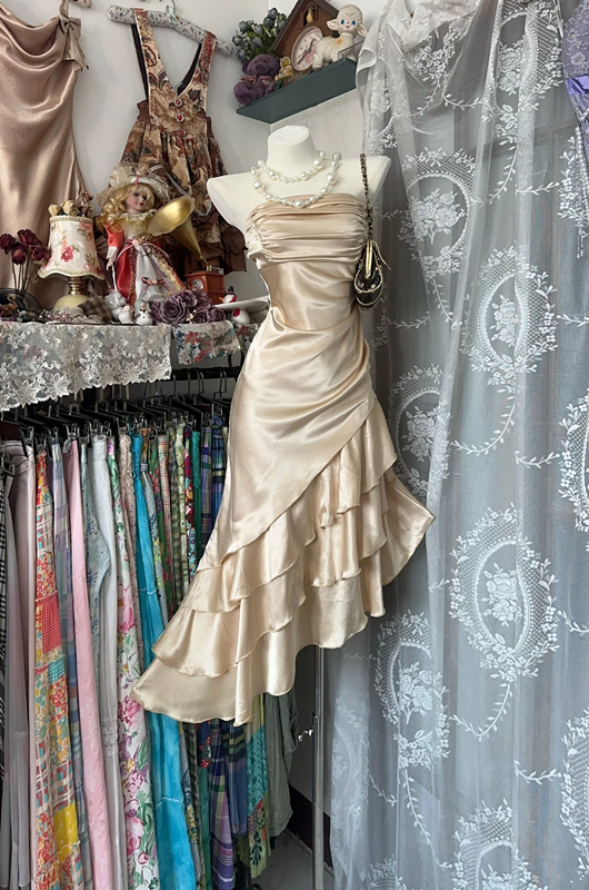 Champagne-colored strapless satin slim-waisted ruffled hem maxi ball gown R6180