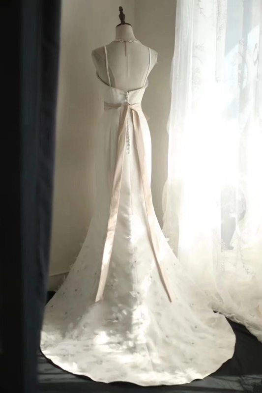 White halter-neck fitted bodycon fishtail long ball gown R6739