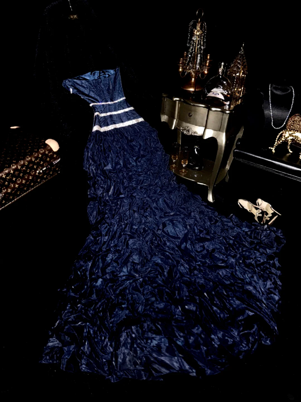 Navy blue strapless, fitted waist, alluring and sexy long ball gown R6938