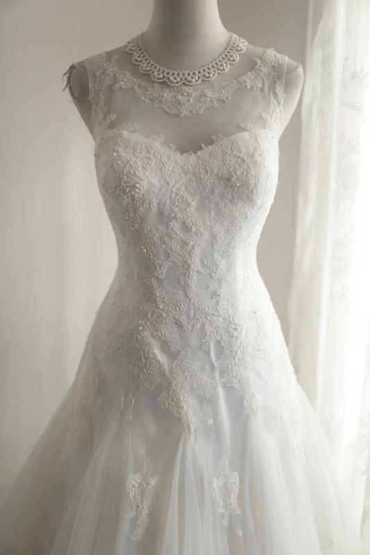 White sleeveless fitted waist elegant long ball gown/bridal dress R6778