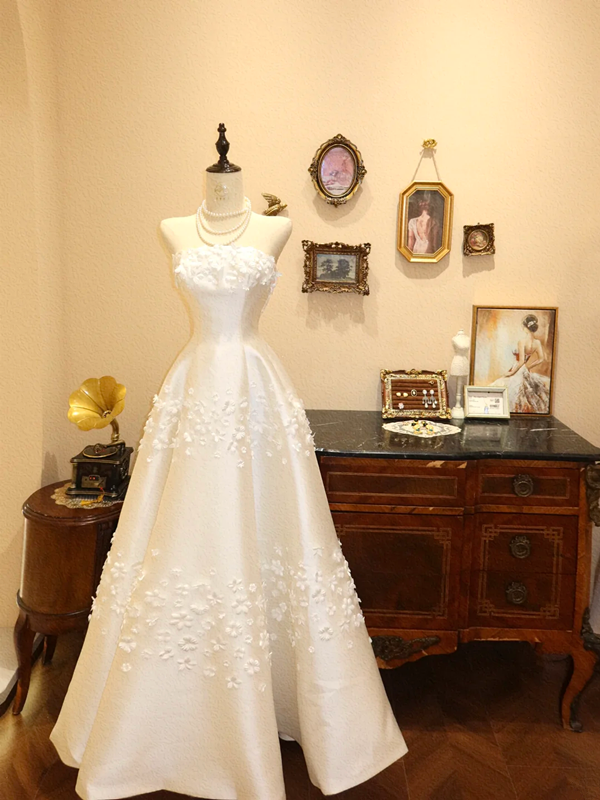 White strapless satin fitted A-line long wedding dress R6579