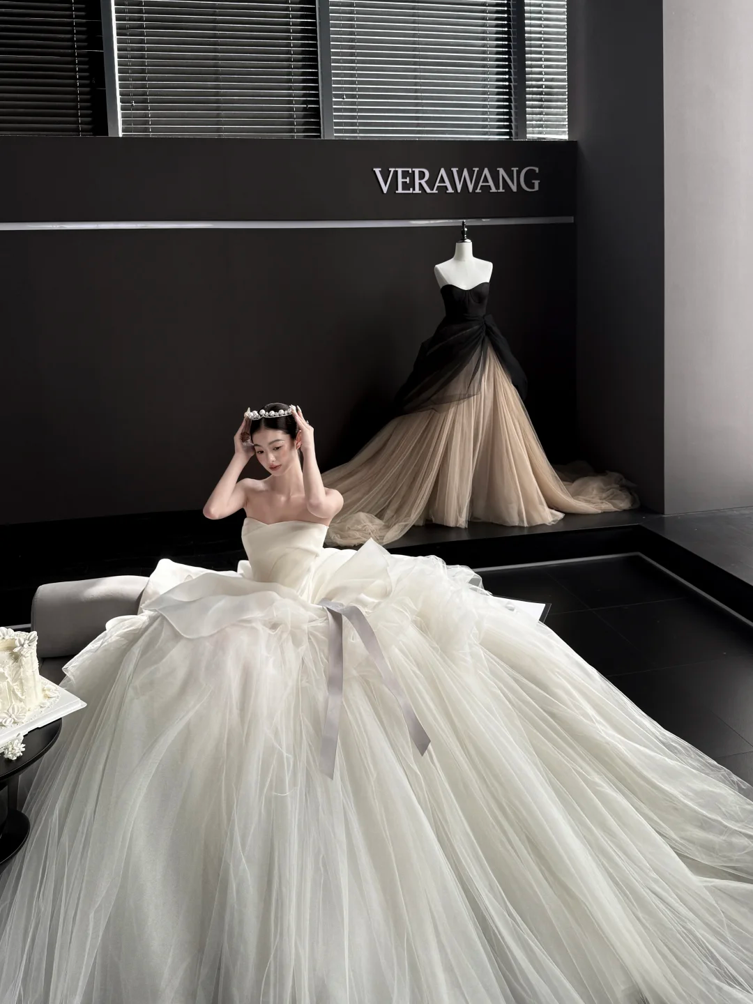 White tube top slim waist puffy skirt tulle bridal dress R6041