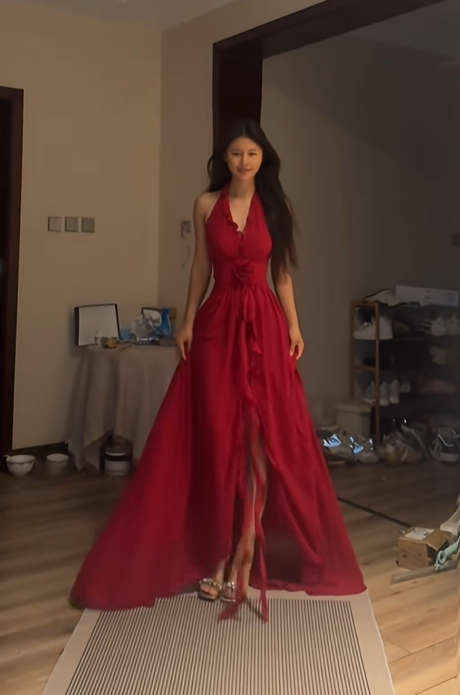 Red halter neck, fitted waist, sexy and elegant long ball gown R8089