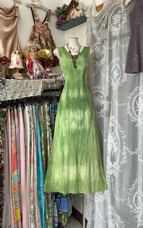Green sleeveless slim waist maxi ball gown R6140