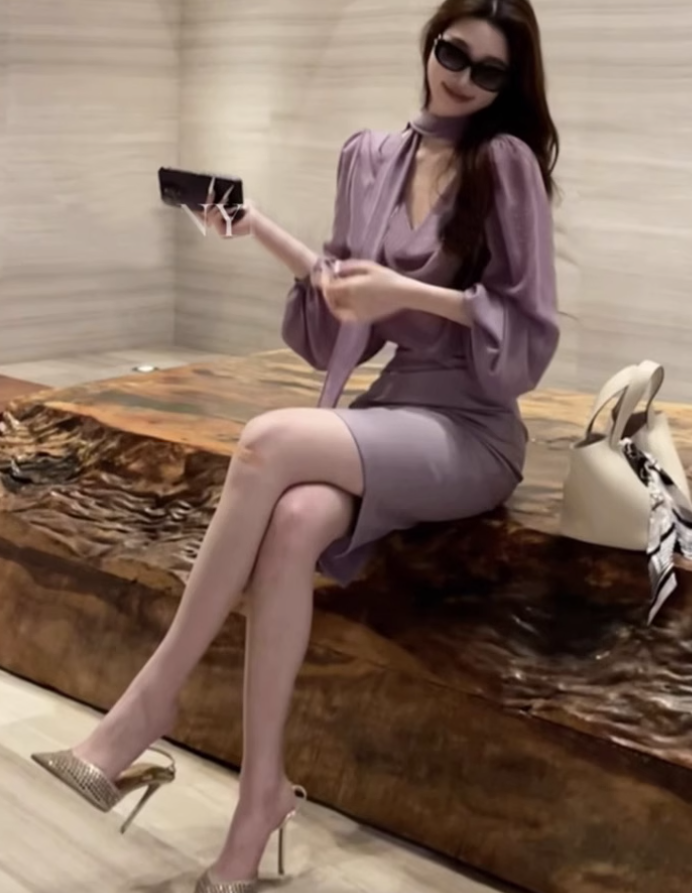 Large size French elegant intellectual temperament ribbon shirt hip skirt purple suit R1851