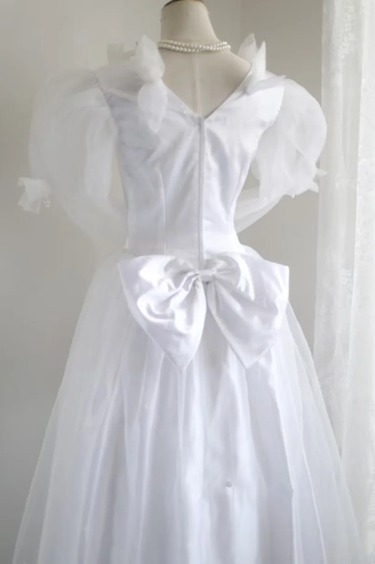 White V-neck retro long-sleeved fitted waist classic long ball gown/bridal dress R6820