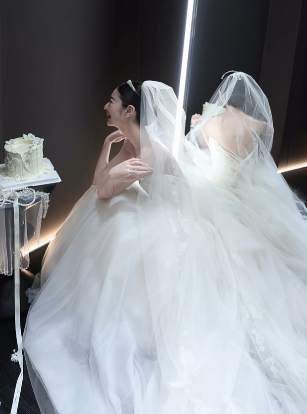 White strapless lace waist slim fit puffy skirt tulle bridal dress R6043