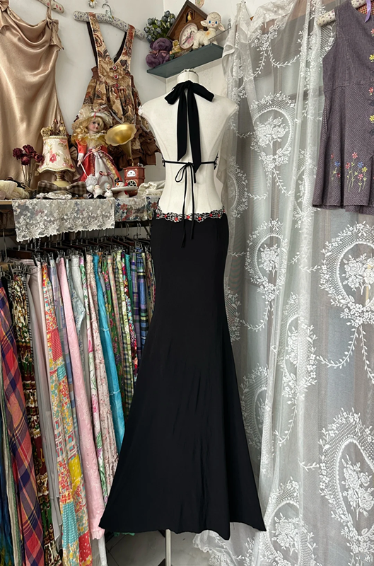 Black halter neck sexy backpack hip maxi ball gown R6183