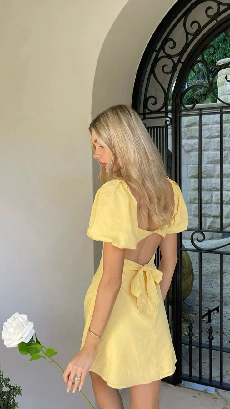 Yellow puff sleeves, slim waist, A-line short skirt, homecoming dress R5471