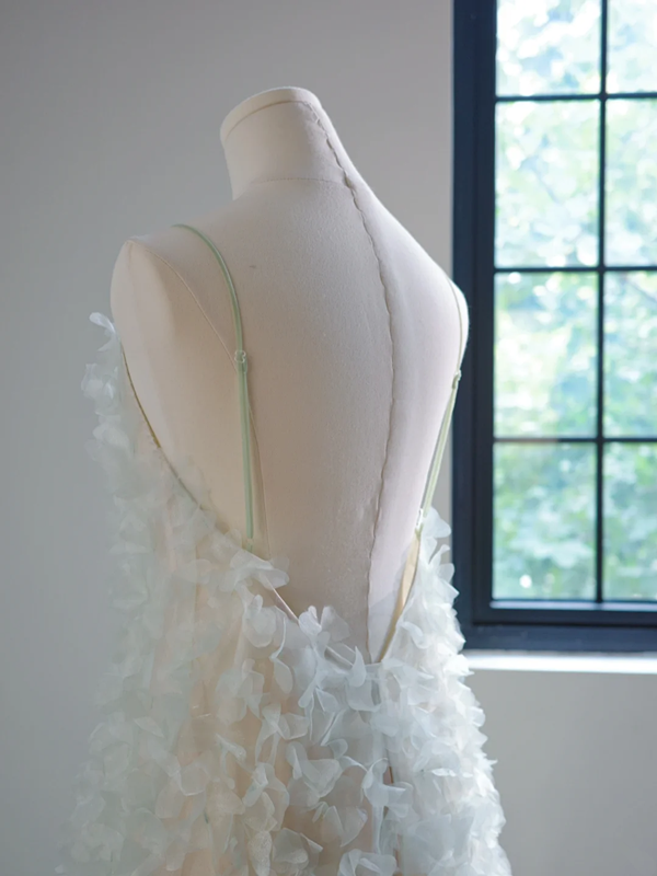 Light green halter-neck long elegant ball gown with fairy-like charm R8467