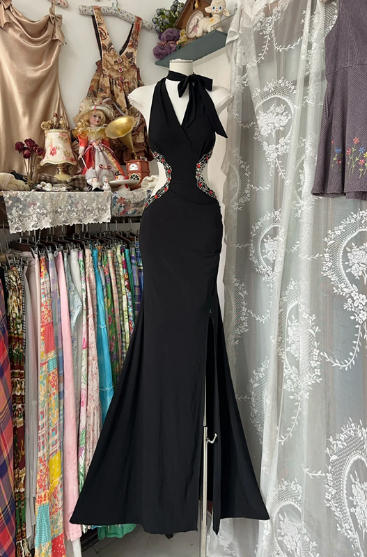 Black halter neck sexy backpack hip maxi ball gown R6183