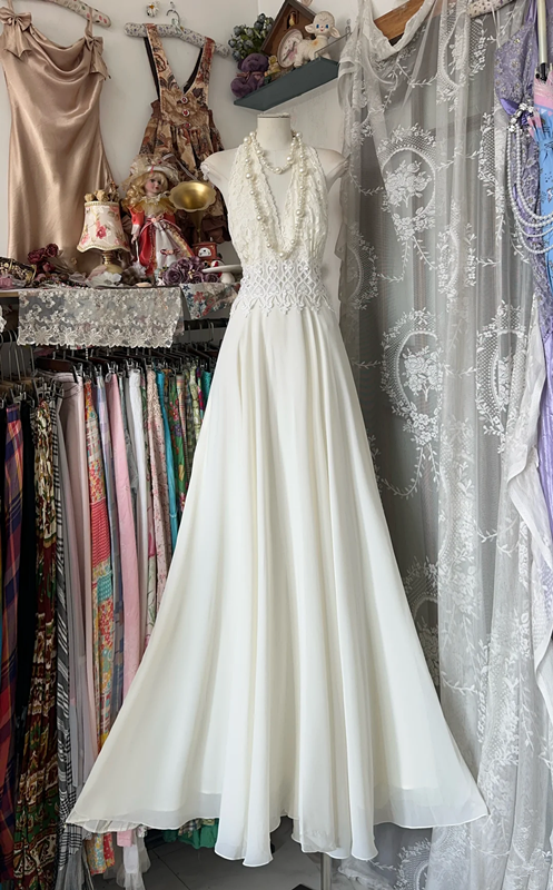 White halterneck lace sleeveless slim waist elegant long ball gown R6142