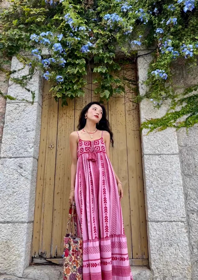 Travel wear ethnic style embroidery seaside vacation suspender dress R1573