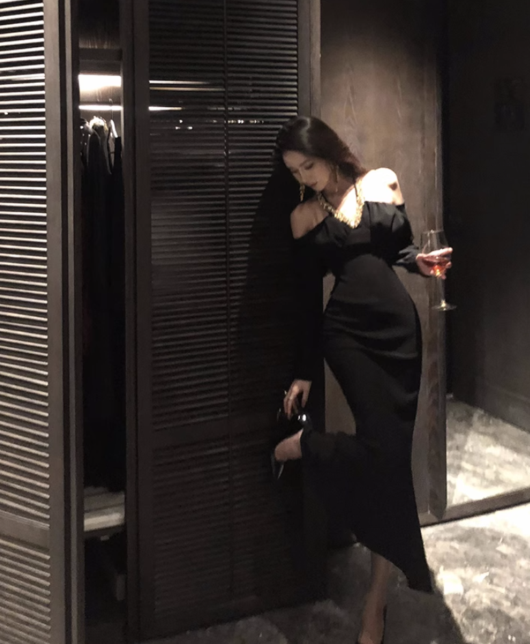 Hepburn style French dress high-end niche temperament sexy off-shoulder black dress R1781