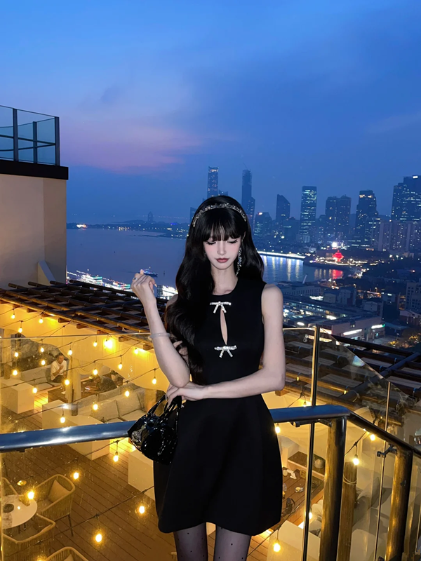 Black sleeveless slim waisted homecoming dress R5090