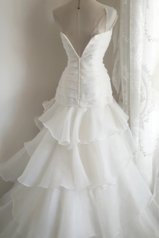 White strapless, fitted, long ball gown with a tiered skirt; bridal gown R6822