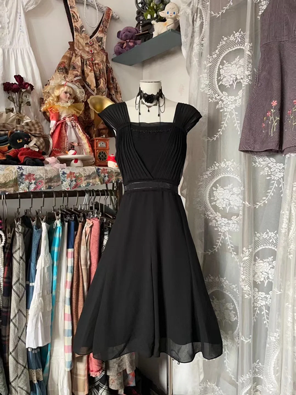 Black Sleeveless Waist-Cinched Short-Length Ball Gown R7421