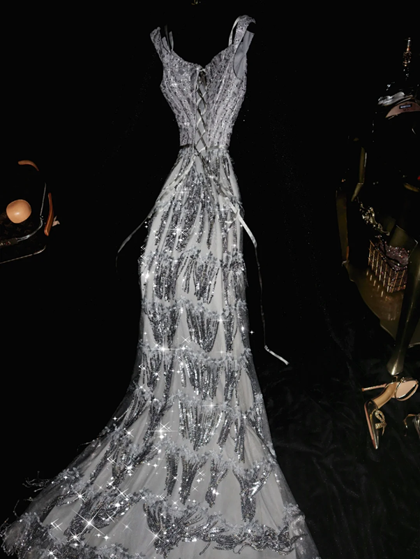 Silver tank top with cinched waist, elegant long ball gown R7023