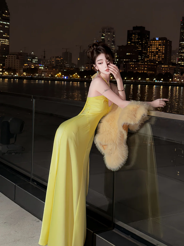 Yellow halter-neck, fitted waist, sexy long ball gown R7063
