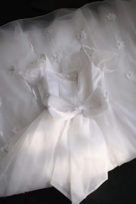 White square-neck, fitted waist, classic and elegant long ball gown/bridal dress R6744