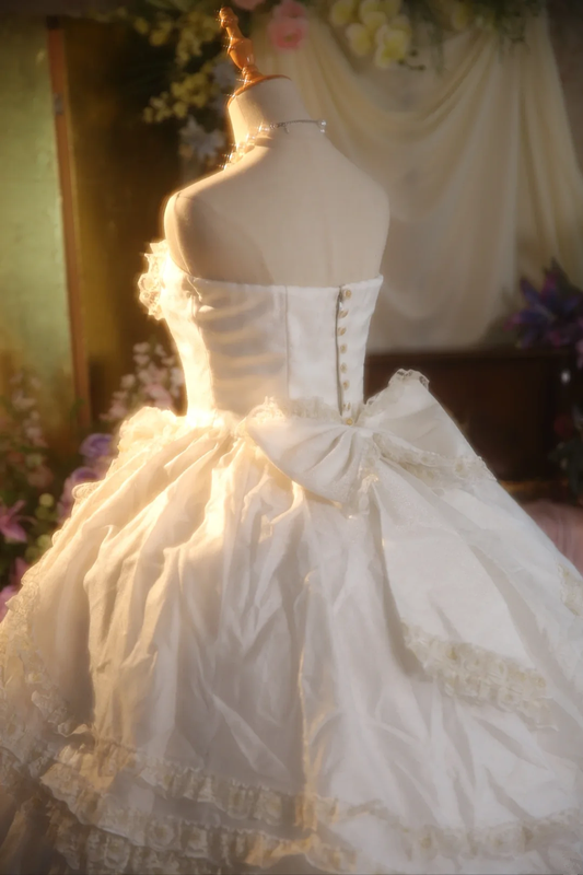 White strapless fitted waist lace-trimmed ball gown/bridal dress R7276