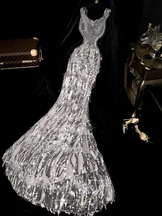 Silver tank top with cinched waist, elegant long ball gown R7023