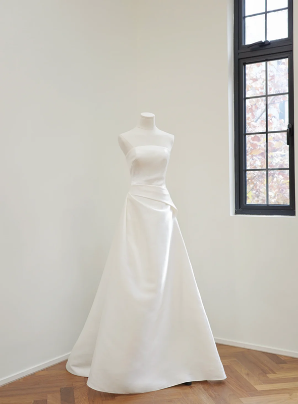 White strapless, fitted A-line long ball gown/bridal dress R8535