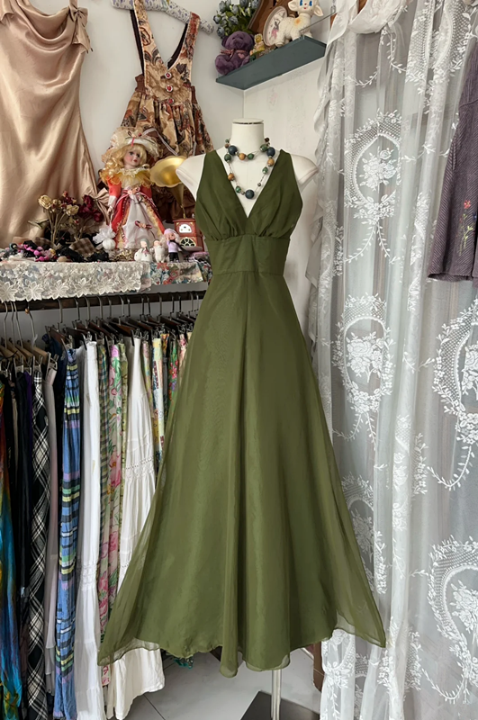 Dark green halter-neck fitted A-line elegant ball gown R6366