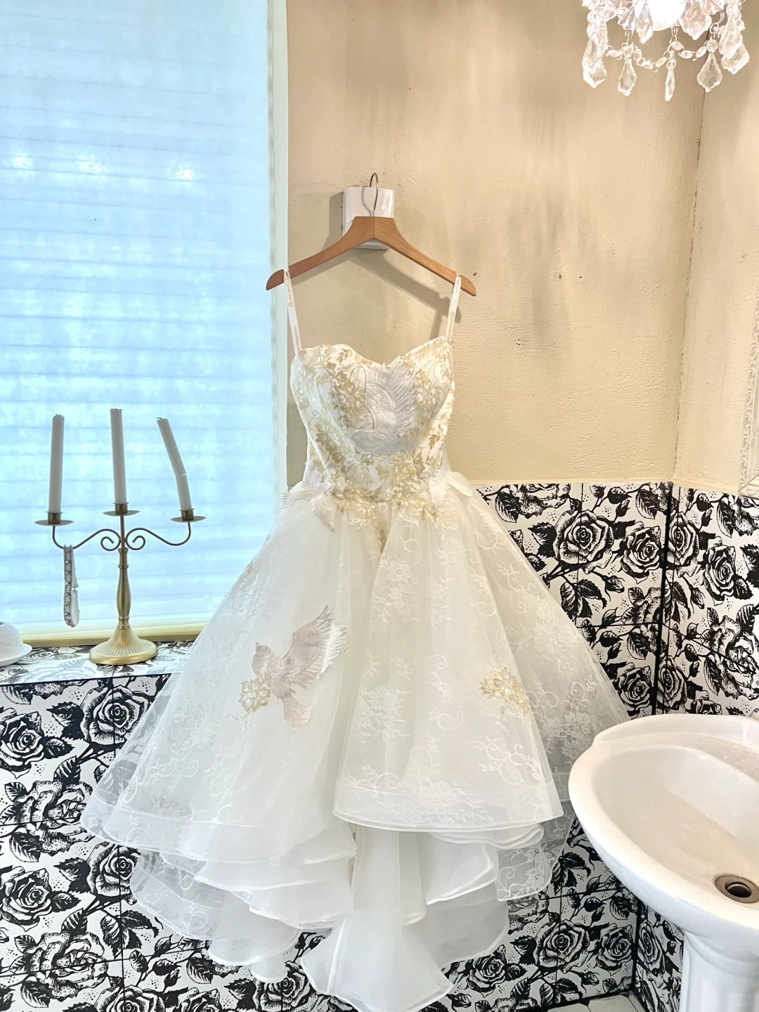 White suspenders, slim waist, embroidery, exquisite swing skirt, mid-length skirt, homecoming dress R4344